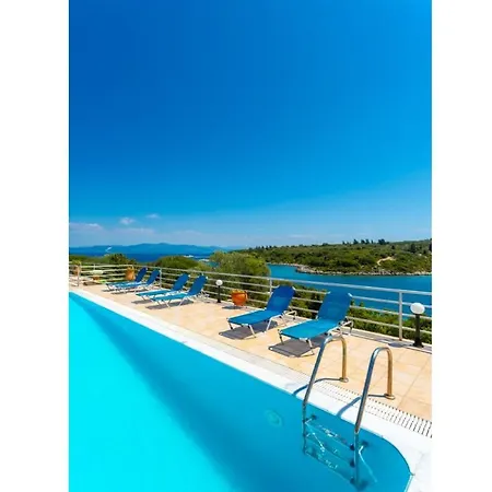 Dolphin House * Porto Ozias
