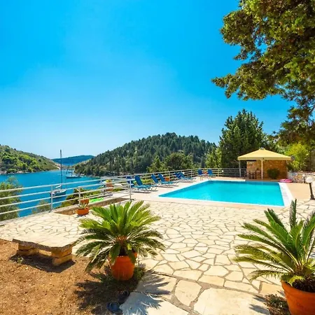 Dolphin House * Porto Ozias