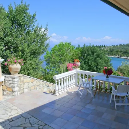Dolphin House Villa *